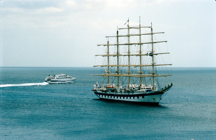 File:X3.03 MFS Isola di Stromboli, TS Royal Clipper.jpg