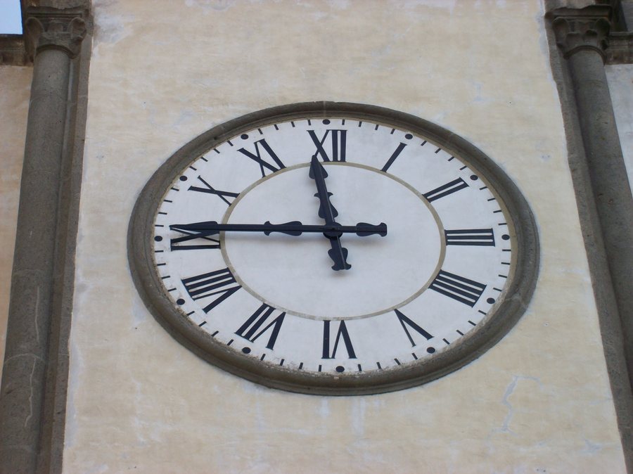 File:San Martino al Cimino 2011 11 01 orologio dell'Abbazia.jpg
