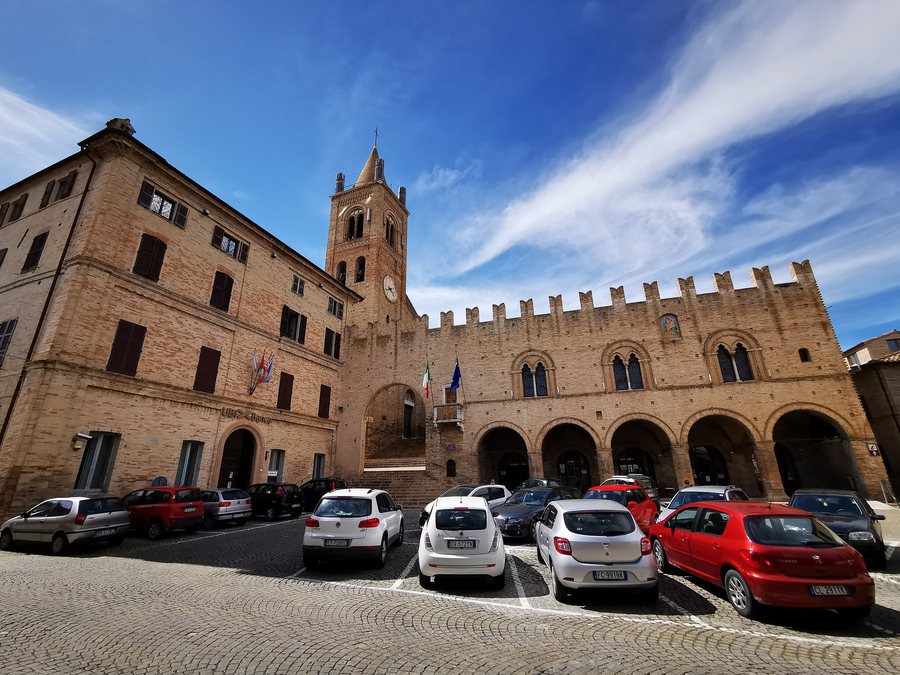 File:Montecassiano veduta 08.jpg