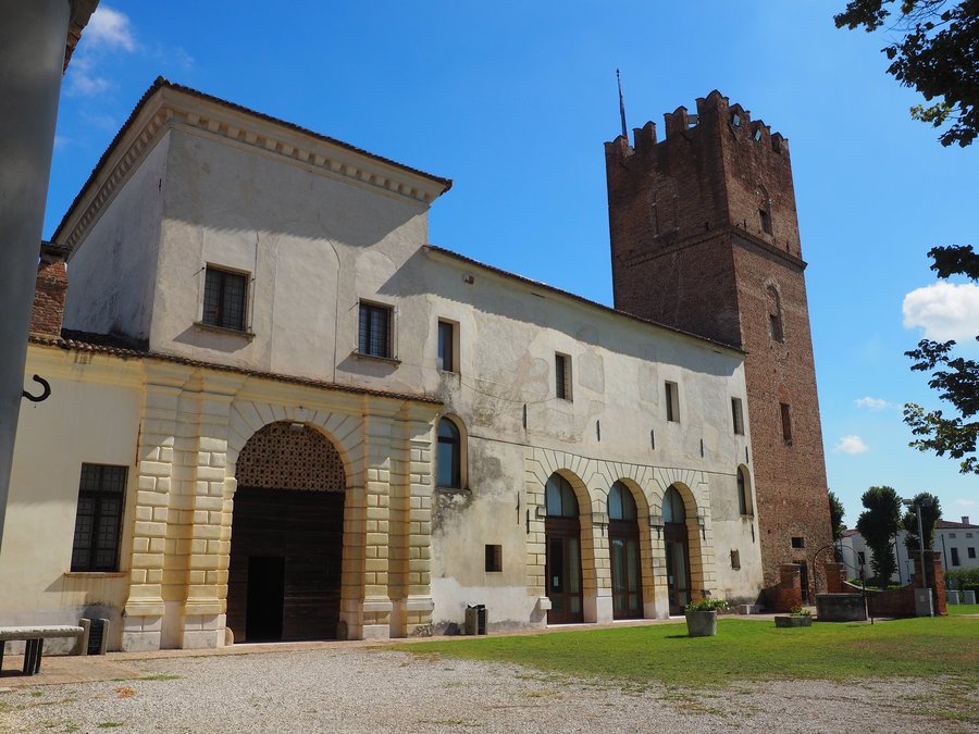 File:Castello Estense, settembre 2022 (Arquà Polesine) 05.jpg