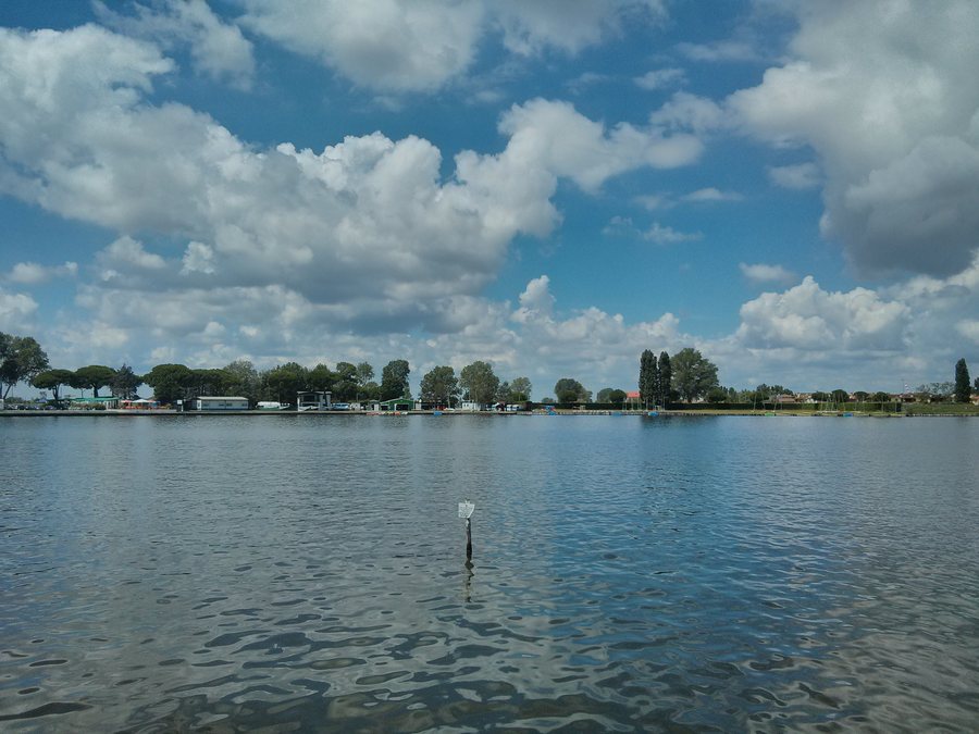 File:Lago delle nazioni lido delle nazioni ferrara italia 01.jpg