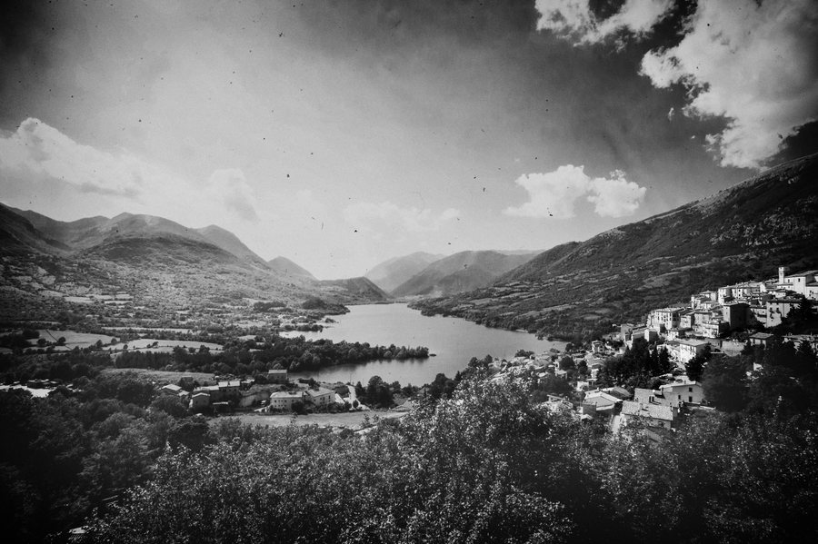 File:Villetta Barrea - Abruzzo.jpg