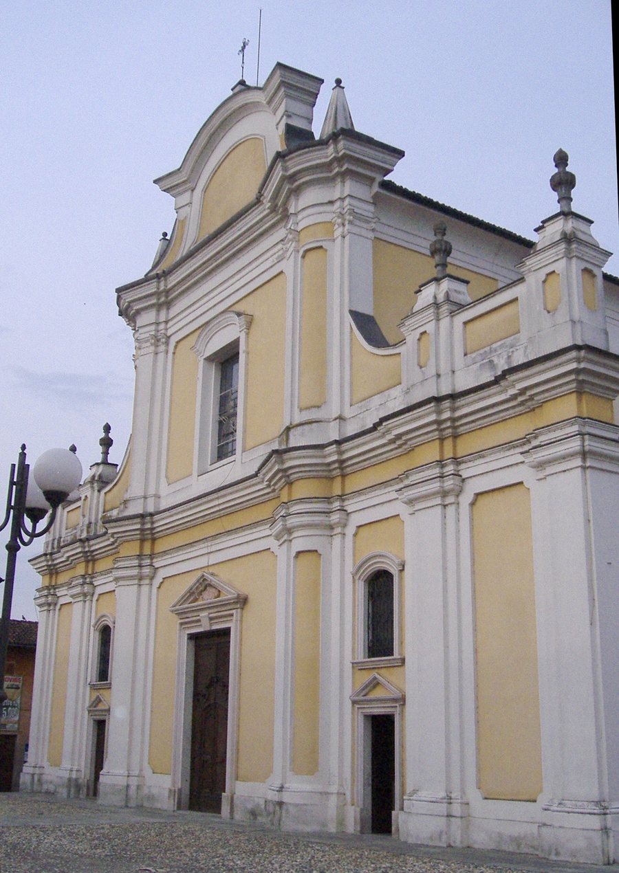 File:Corno Giovine - chiesa parrocchiale.jpg