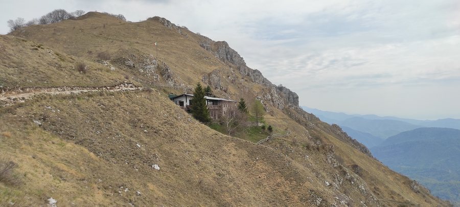File:Rifugio Nasego, Monte Palo - Casto, BS, Italy.jpg