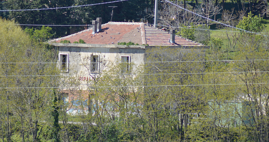 File:Ex stazione FS di Ripalimosani (CB).png
