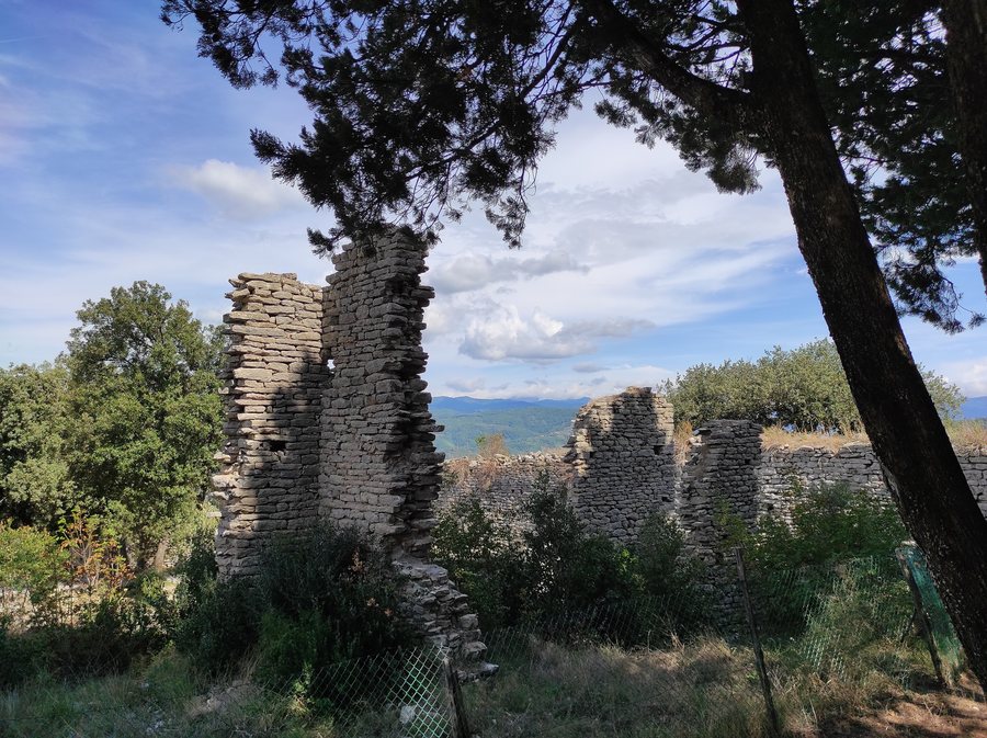 File:Monsummano Terme - resti del Castello di Monsummano Alto - 202209081657 2.jpg