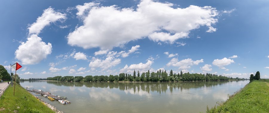 File:Porto Turistico Fluviale - Sorbolo Mezzani, Parma, Italy - May 25, 2021.jpg