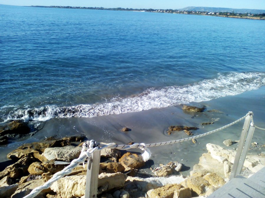File:Costa di Siracusa Fanusa 2.jpg