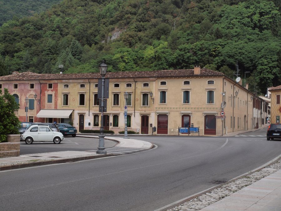 File:Follina (22582909413).jpg