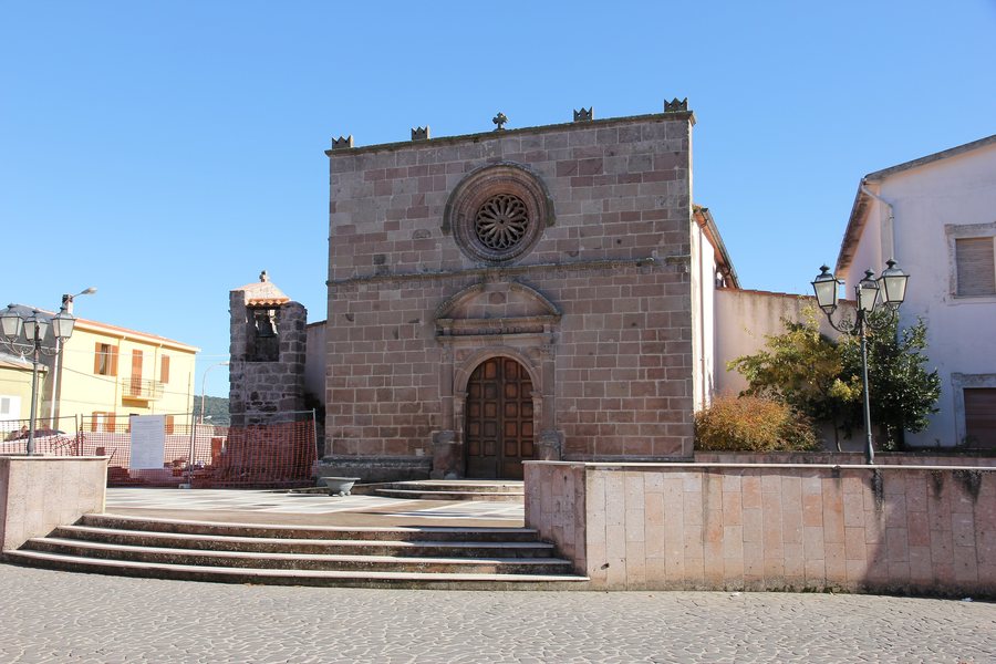 File:Nughedu Santa Vittoria - Chiesa di San Giacomo (01).JPG