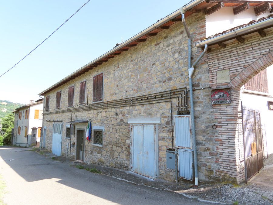 File:Museo storico dei lucchetti (Cedogno, Neviano degli Arduini) - facciata 2 2022-06-26.jpg