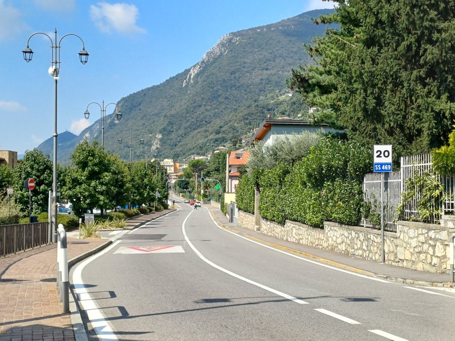 File:Predore (BG) - via Sarnico.jpg