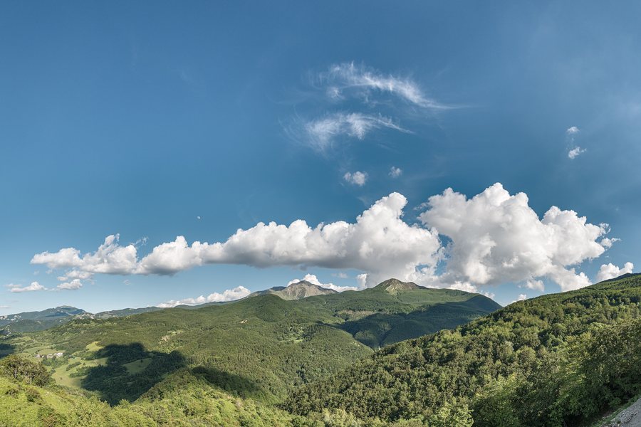 File:Ventasso, Casarola, Succiso - Monchio delle Corti, Parma, Italy - June 1, 2020.jpg