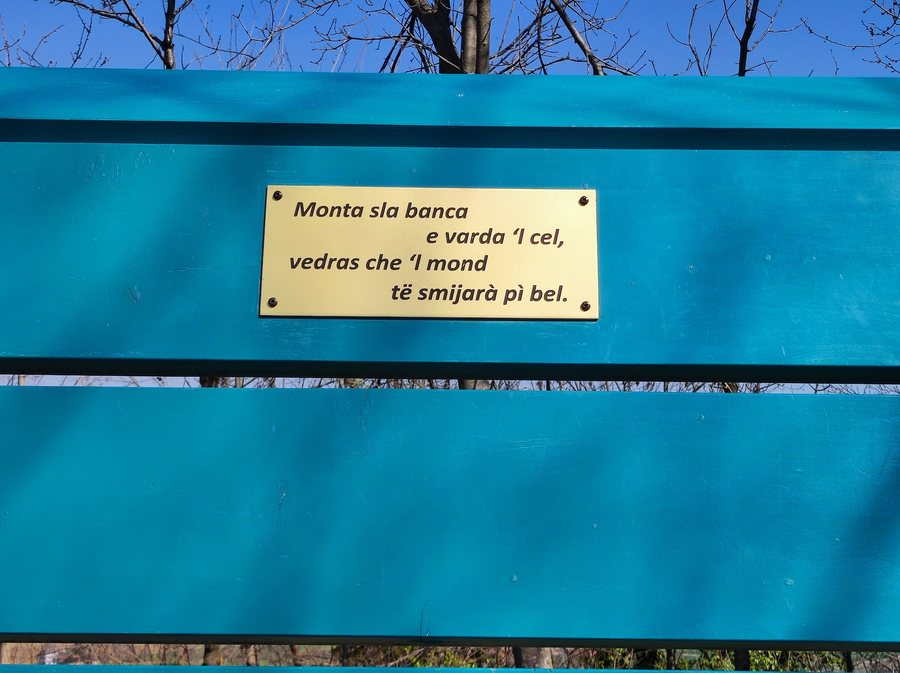 File:Big bench, Caraglio, inscription.jpg