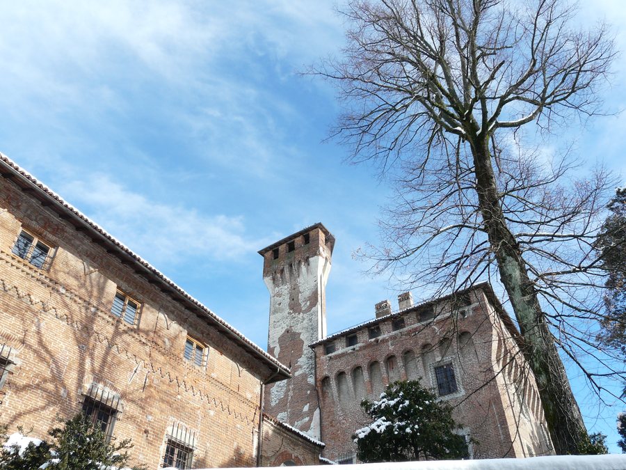 File:San Cristoforo (AL)-castello1.jpg