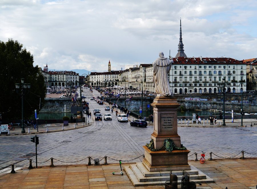 File:Torino Piazza Vittorio Veneto 03.jpg