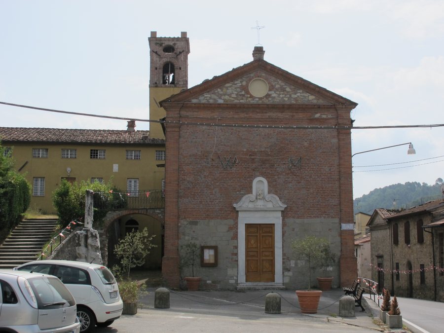 File:Camaiore, chiesa di montemagno 01.JPG