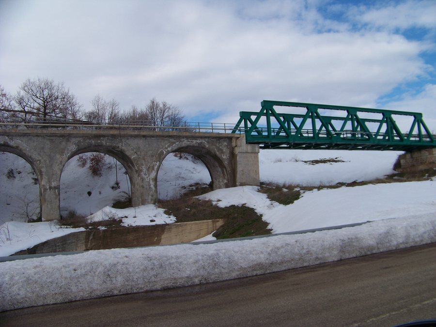 File:Ponte ferroviario tra stazione di ripabottoni -sant'elia e stazione di bonefro- santa croce.JPG
