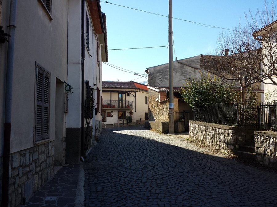 File:Foce di Sassa (L'Aquila).jpg