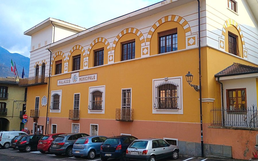 File:Palazzo comunale di Bussoleno.jpg