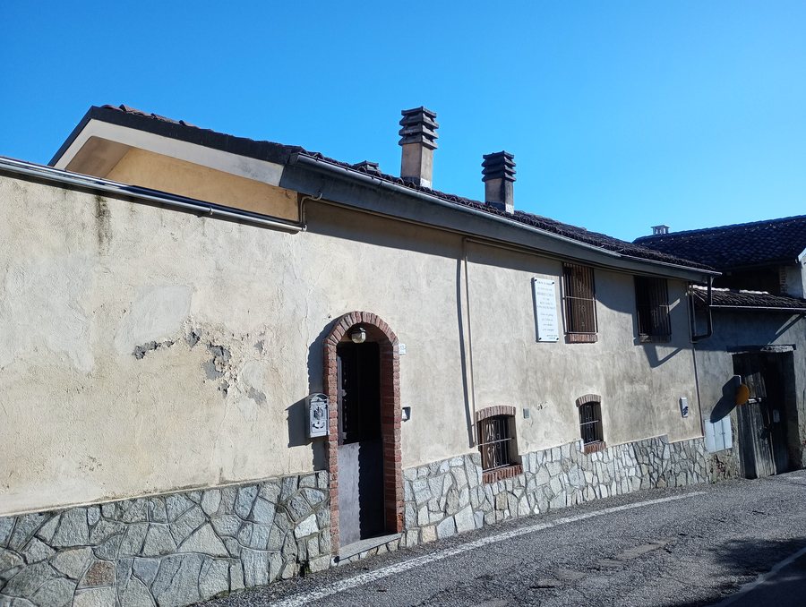 File:Casa di Edoardo Ignazio Calvo a Cinzano.jpg