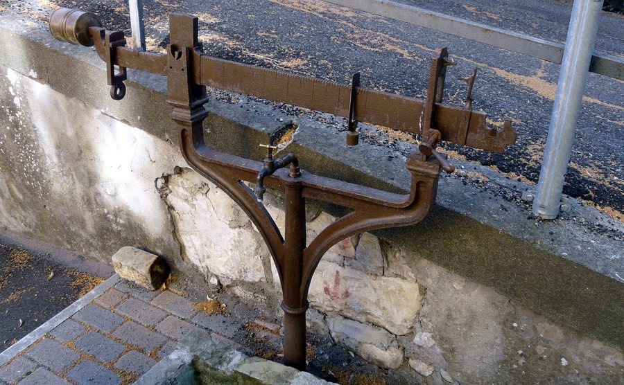 File:Rocchetta Ligure-antico strumento di peso.jpg