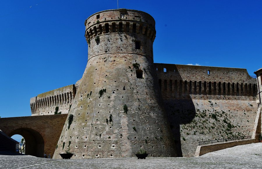 File:Acquaviva Picena - Rocca.jpg