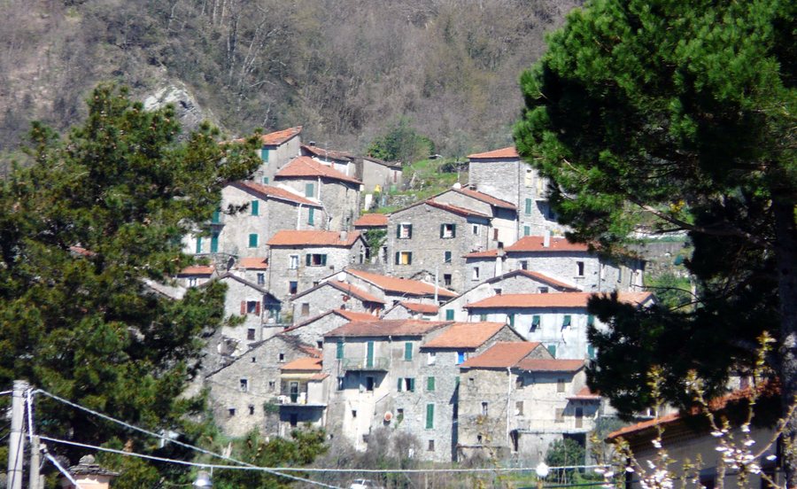 File:Villa (Tresana)-panorama Villecchia.jpg