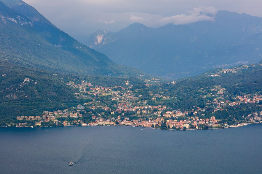 File:Vista de Menaggio, lago de Como, Italia, 2016-06-25, DD 07.jpg