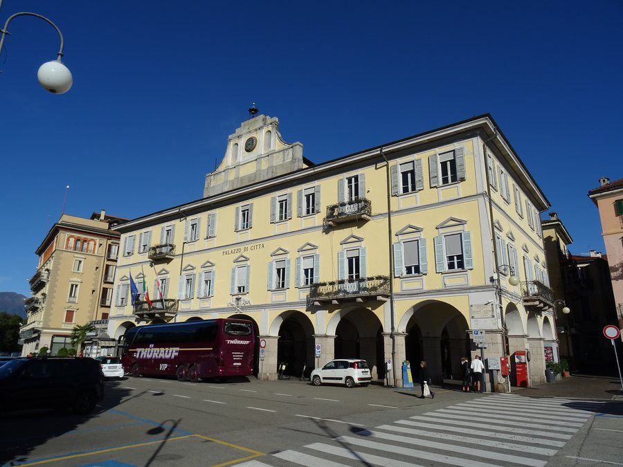 File:Pallanza - Palazzo di Città.jpg