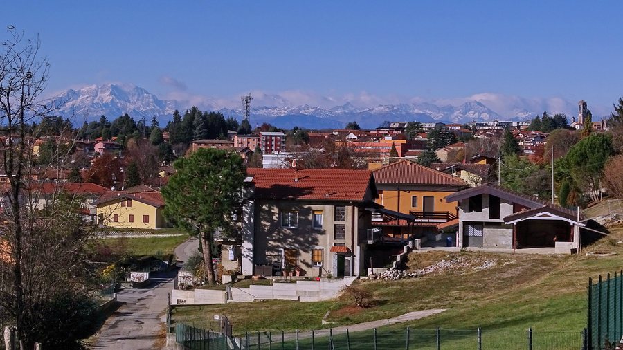 File:Panorama di Appiano Gentile con il Monte Rosa.jpg