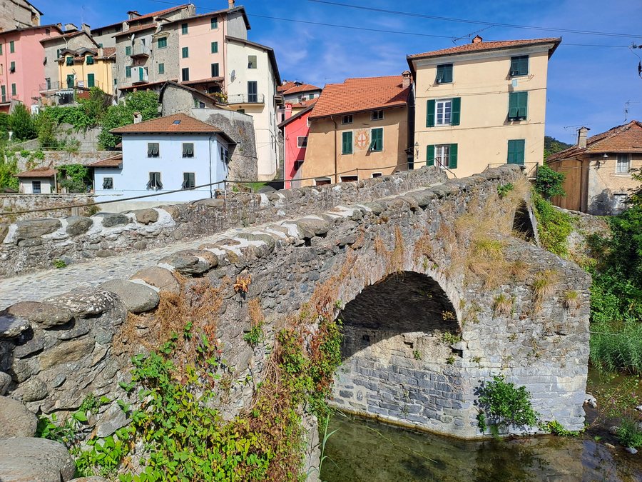 File:Ponte romanico di Voltaggio (AL).jpg