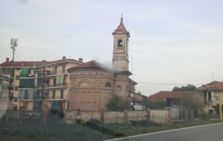 File:Chiesa di Santa Maria ed abitato, Polonghera, Piemonte.jpg