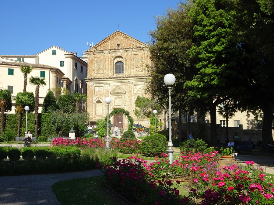 File:Osimo - Giardini Comunali Camillo D'Acqua.jpg