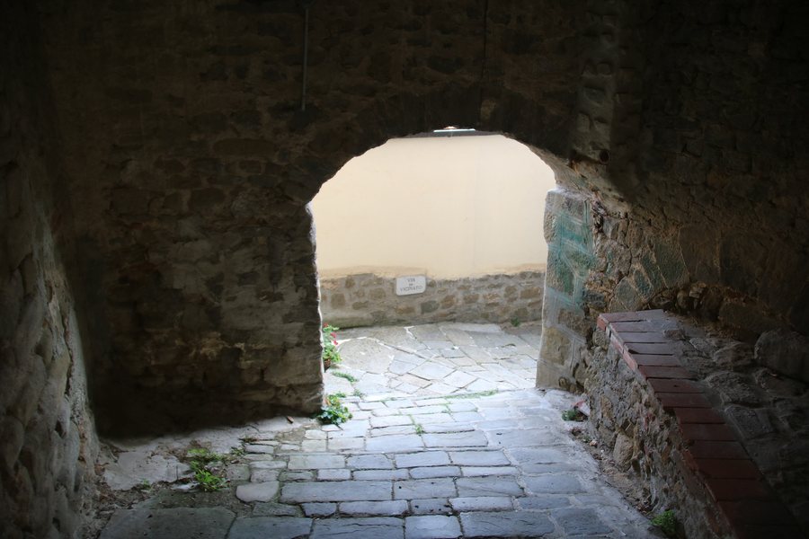File:Vellano (Pescia), centro storico 06.jpg