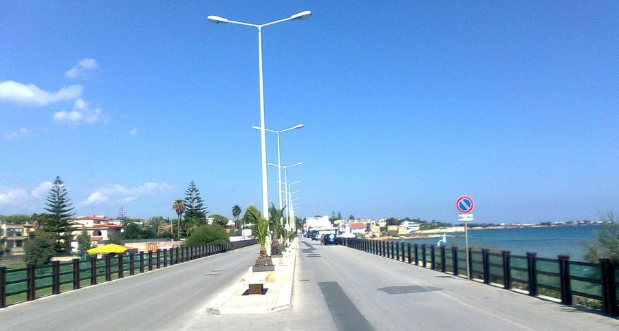 File:Lido di Noto.jpg