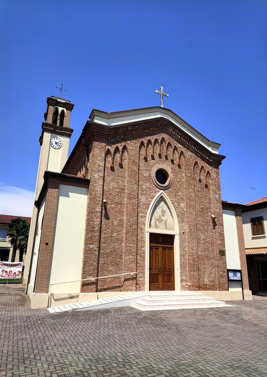 File:Jesolo (VE) - frazione Cortellazzo - chiesa di San Giuseppe.jpg