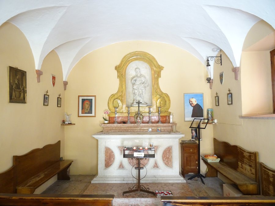 File:Spiazzi, chiesa di San Giovanni Battista - Interno 2.jpg