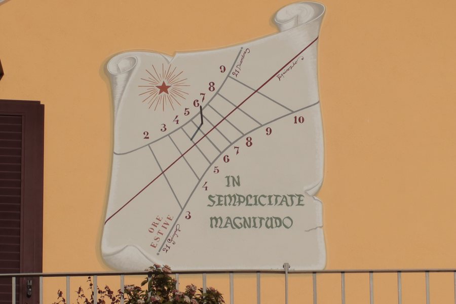 File:Gozzano Meridiana 01.jpg