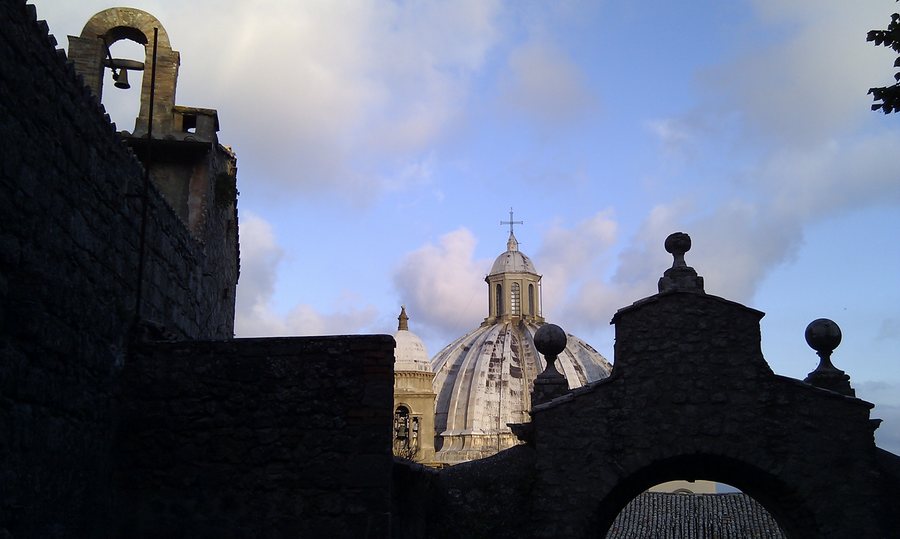 File:Cupola of santa Margherita Cathedral in Montefiascone.jpg