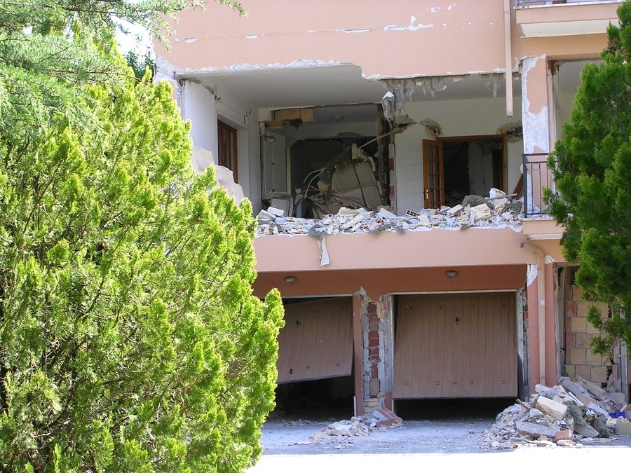 File:Building after 2009 earthquake in Monticchio, village in L'Aquila, Italy.jpg