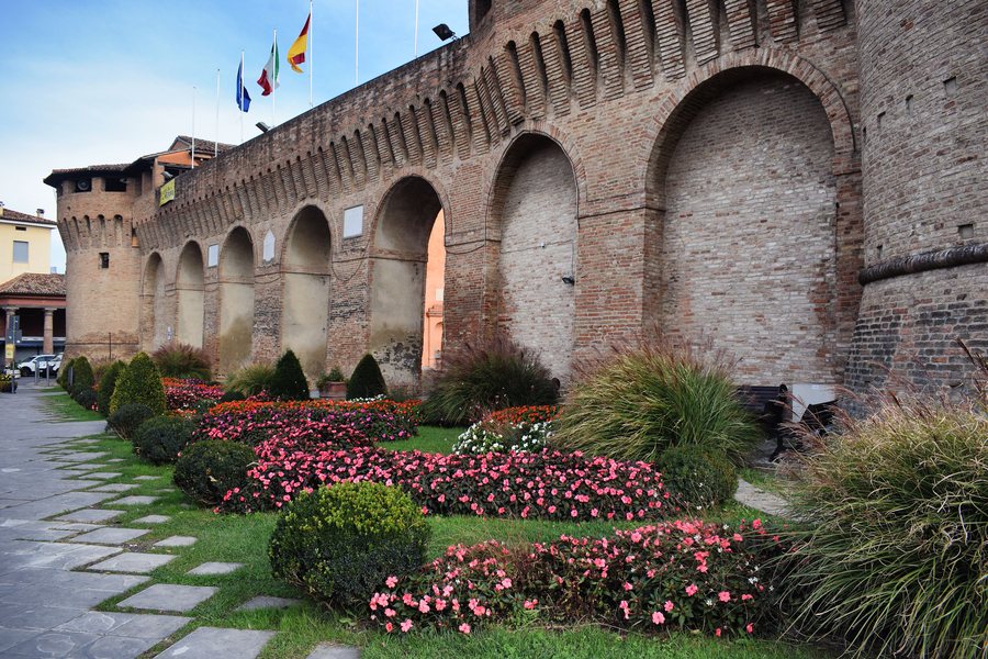 File:1 - FORLIMPOPOLI Roccaok1.jpg