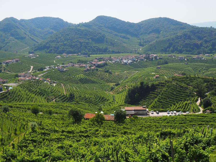 File:Paesaggio dai pressi del santuario della Beata Vergine Addolorata (Collagù, Farra di Soligo) 01.jpg