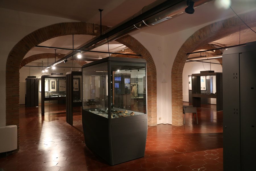 File:Cecina, Museo comunale archeologico La Cinquantina 01.jpg