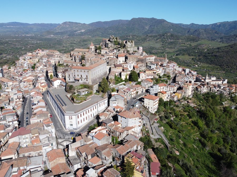 File:Castiglione di Sicilia drone.jpg