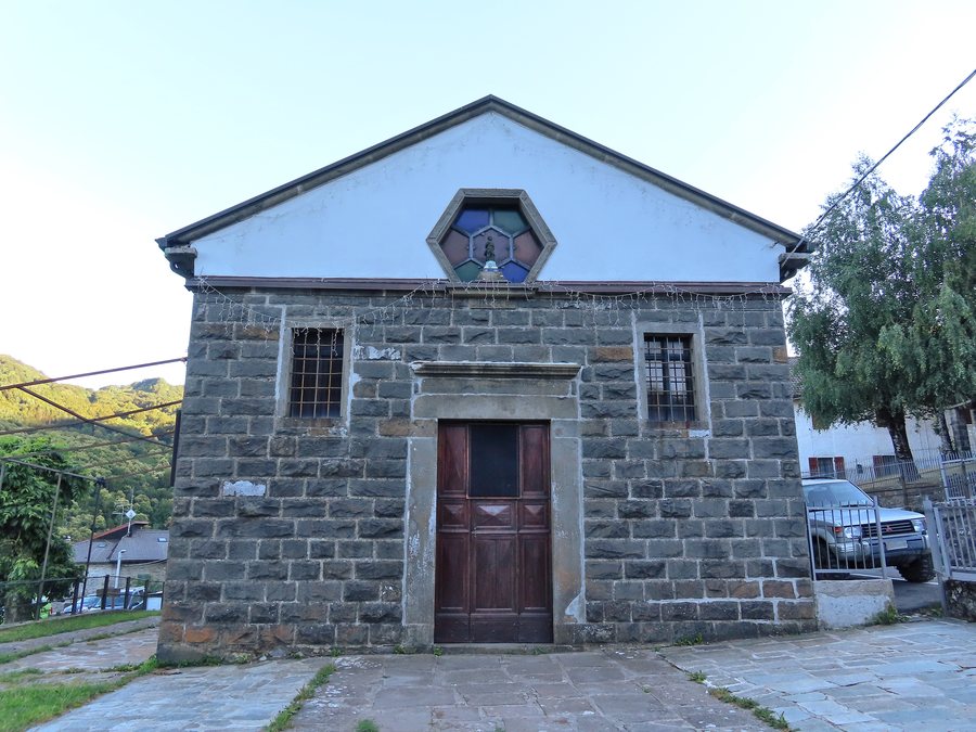 File:Chiesa di San Rocco (Valditacca, Monchio delle Corti) - facciata 2022-06-30.jpg