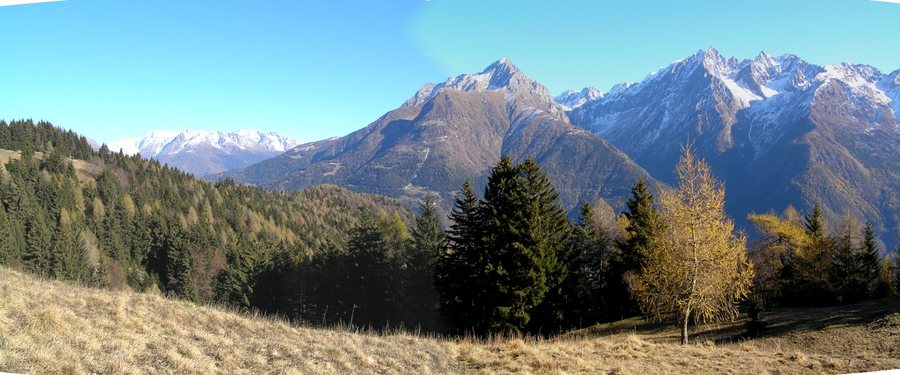 File:Panoramica sopra Malonno verso la Cima Aviolo - panoramio.jpg