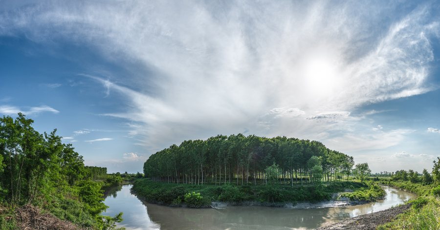 File:Secchia Riverbend - San Benedetto Po, Mantova, Italy - May 20, 2018 V2.jpg