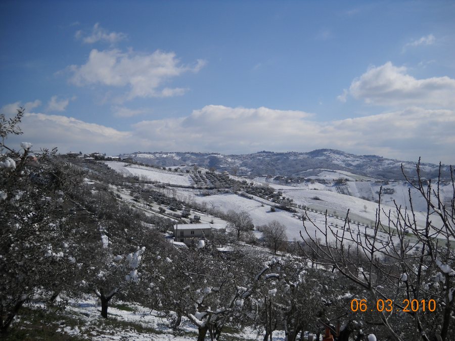 File:Panorama di Villanova del Battista (AV) - panoramio.jpg
