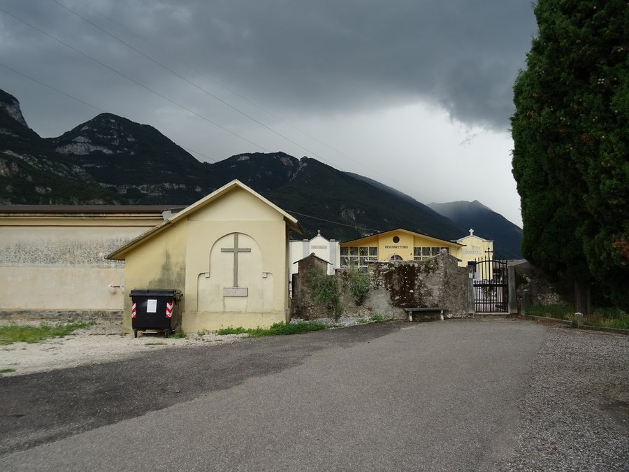 File:Cimitero di Rivalta 01.jpg